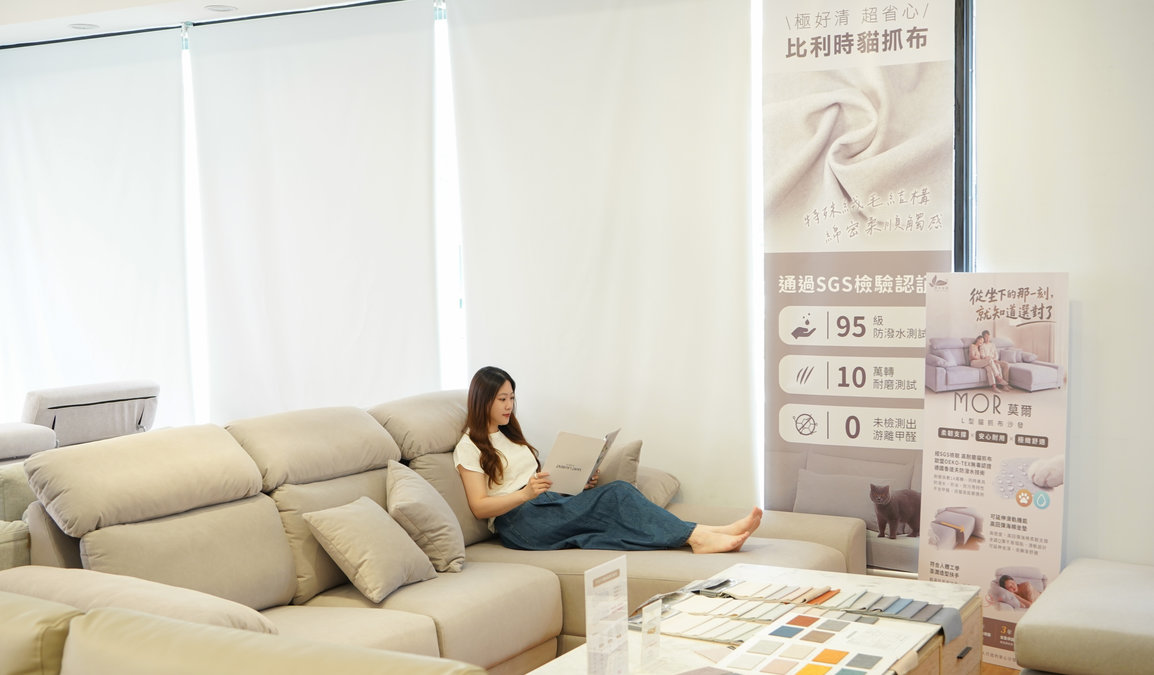 莫爾L型貓抓布沙發-滑軌式坐墊展示