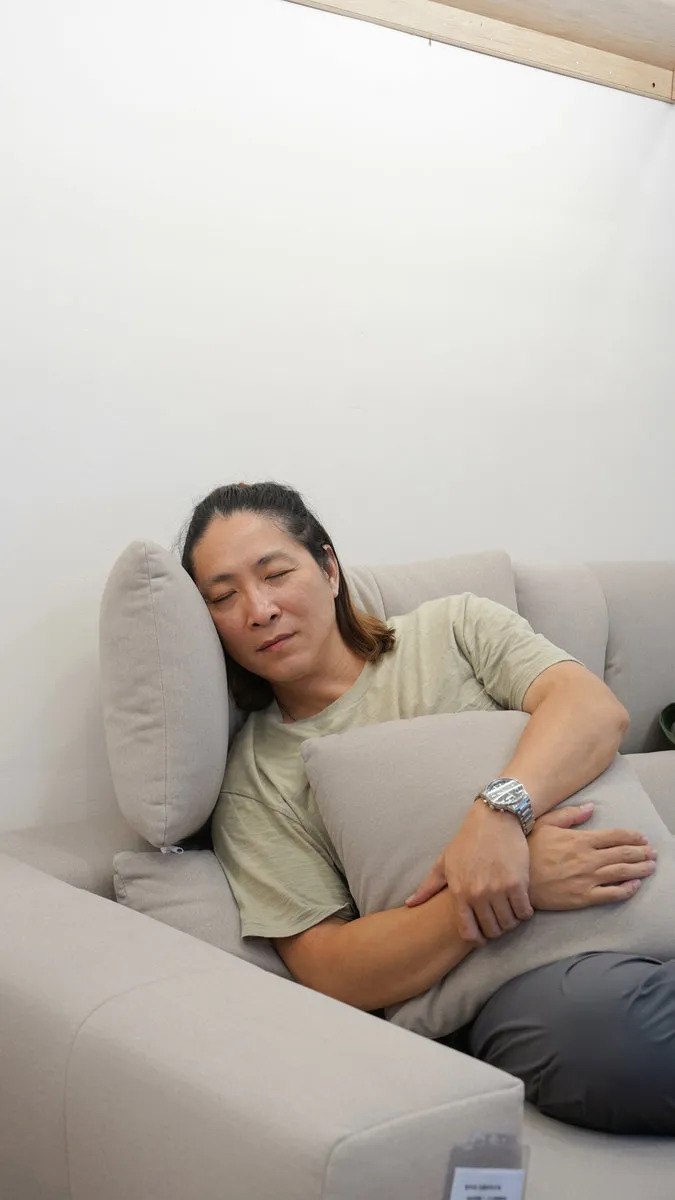 達芙妮L型沙發-可依自己的姿勢調整支撐角度，讓頸部更放鬆