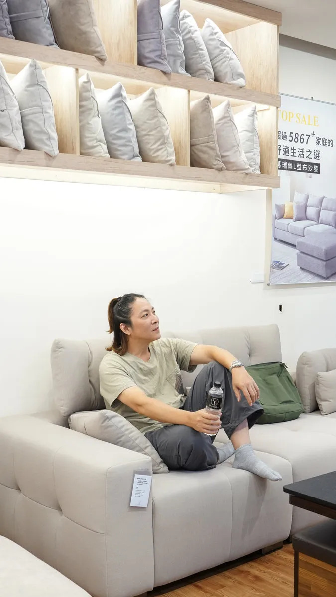 工廠直營客製化沙發展示-體驗沙發坐感