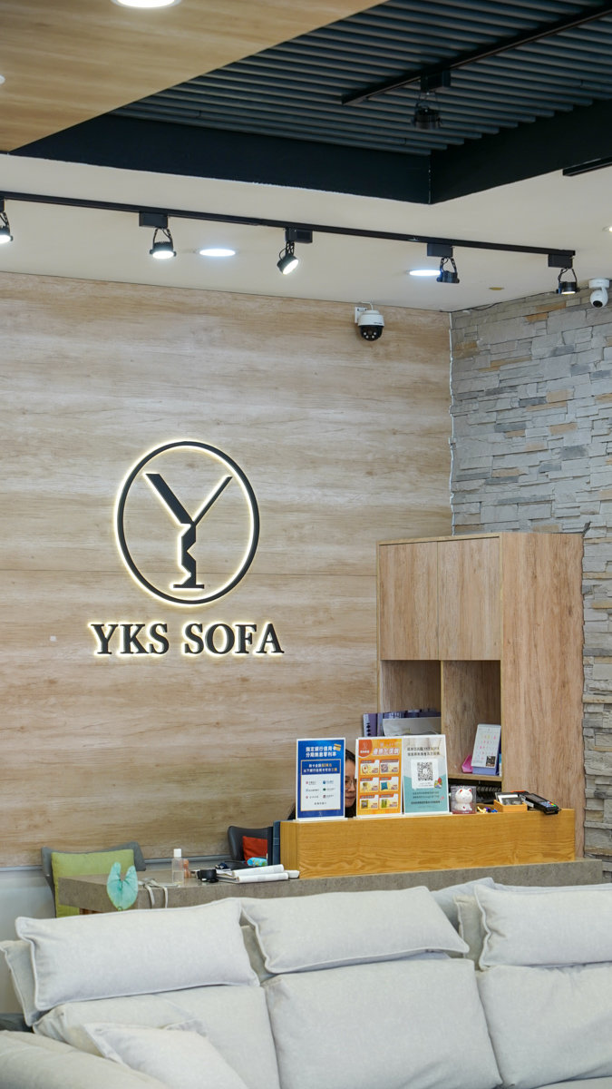 YKS 沙發工廠直營，提供尺寸、L 型配置與面料客製化服務