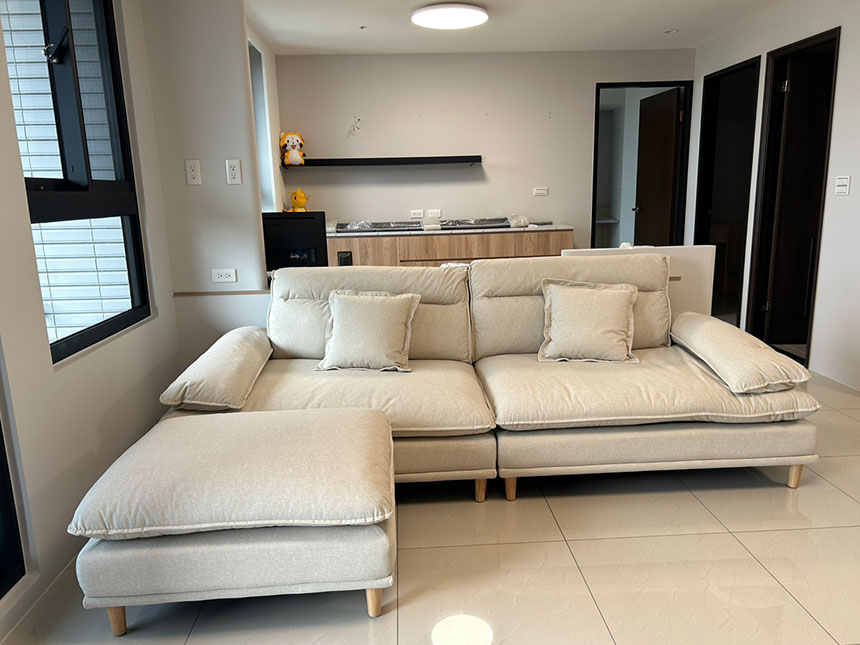 YKS 艾登客製L型貓抓布沙發｜高雄楠梓客人實拍沙發正面｜擇木深耕系列熱銷款