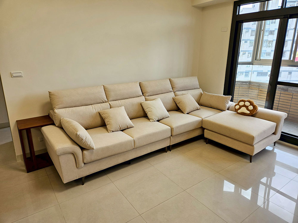 YKS亞伯特L型貓抓布沙發∣台中北屯開箱實拍-1 YKS 亞伯特L型貓抓布沙發|台中北屯客人實拍沙發正面|擇木深耕系列熱銷款