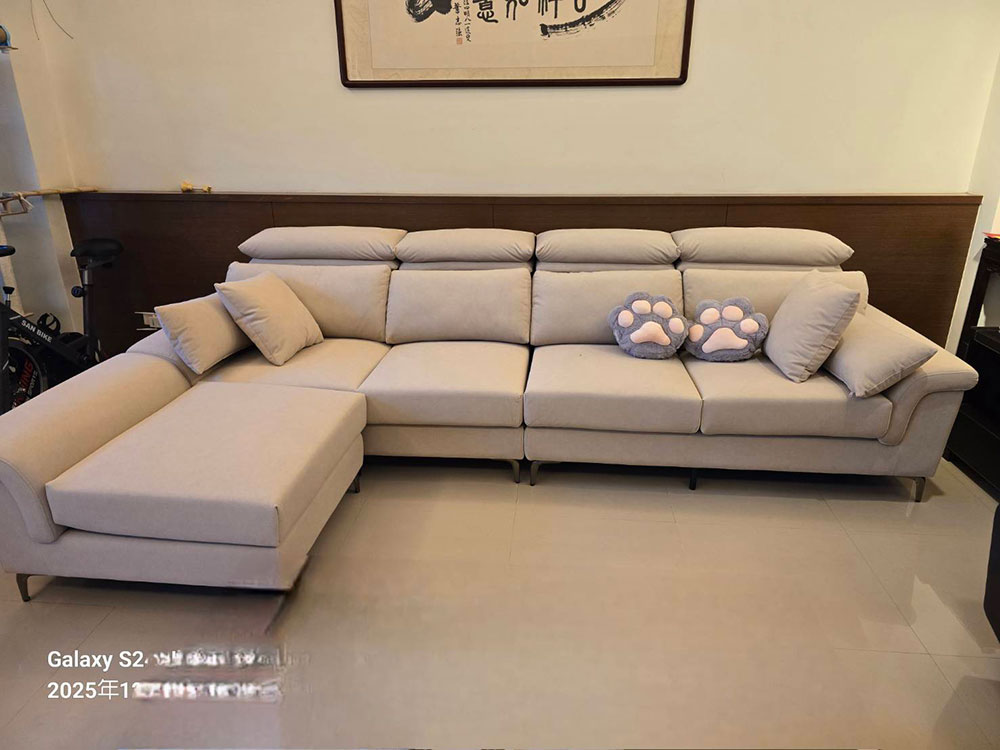 YKS 亞伯特L型貓抓布沙發｜米色現代簡約風｜台中體驗館客人開箱實拍-1