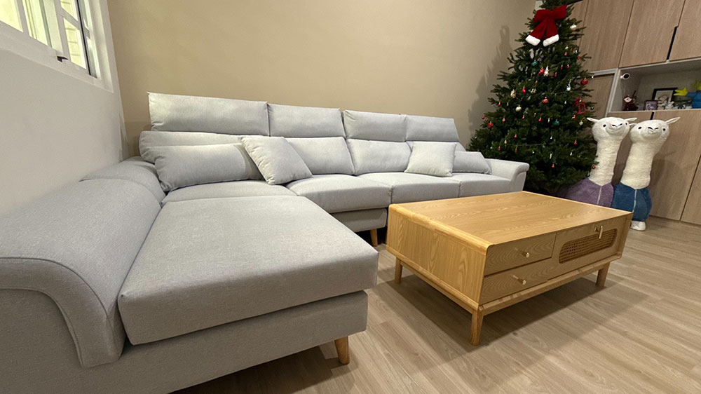 YKS 亞伯特L型布沙發（客製涼感布）｜雲林麥寮客人開箱實拍沙發與聖誕樹｜擇木深耕系列