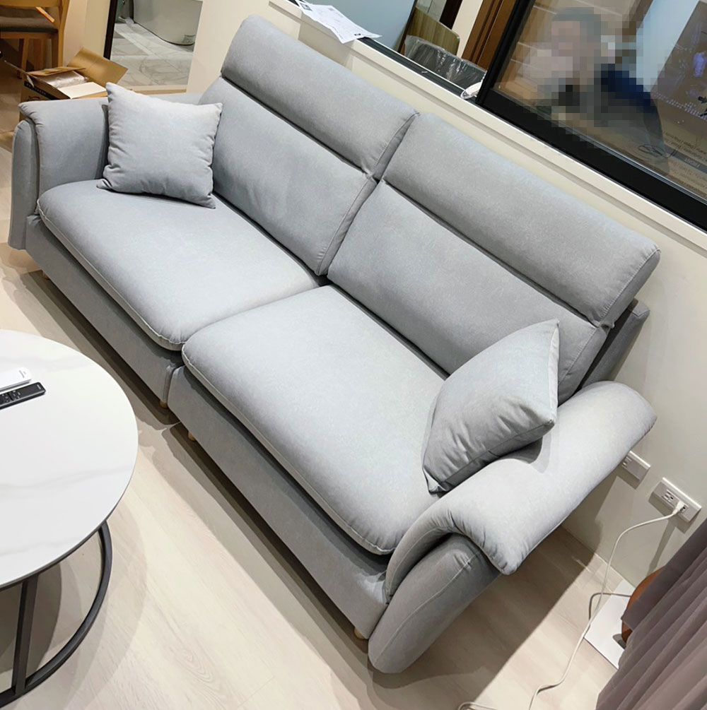 貝拉三人貓抓布沙發｜嘉義張小姐客廳實拍｜YKS 沙發