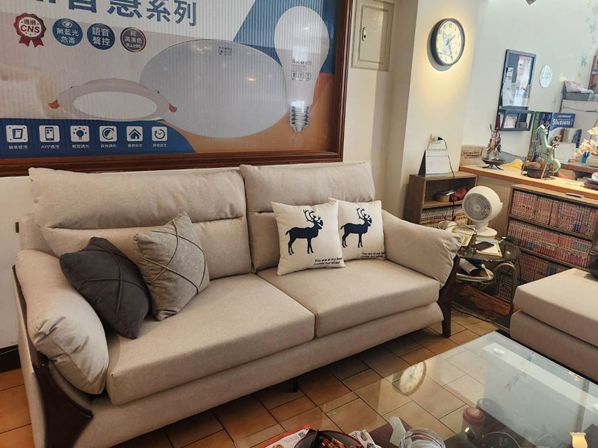 YKS 哥本哈根三人座貓抓布沙發｜新竹竹北開箱實拍沙發正面｜擇木深耕系列熱銷款