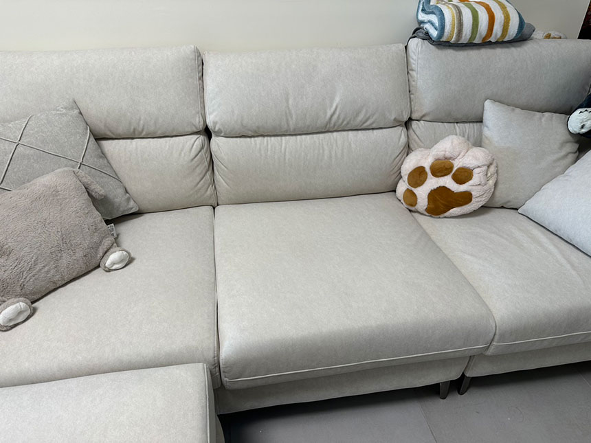 YKS 達芬奇L型貓抓布沙發∣高雄客人沙發開箱實拍-2 YKS 達芬奇L型貓抓布沙發|高雄楠梓開箱實拍沙發左側局部|擇木深耕系列熱銷款