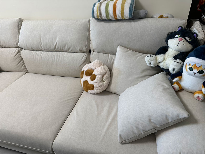 YKS 達芬奇L型貓抓布沙發∣高雄客人沙發開箱實拍-3 YKS 達芬奇L型貓抓布沙發|高雄楠梓開箱實拍沙發右側局部|擇木深耕系列熱銷款