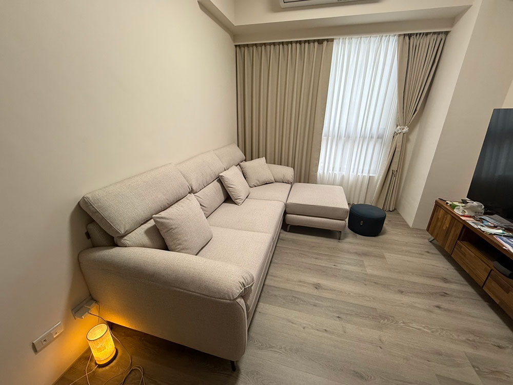 YKS 達芬奇L型貓抓布沙發｜竹北門市桃園中壢徐小姐開箱沙發與電視櫃搭配客廳真實場景