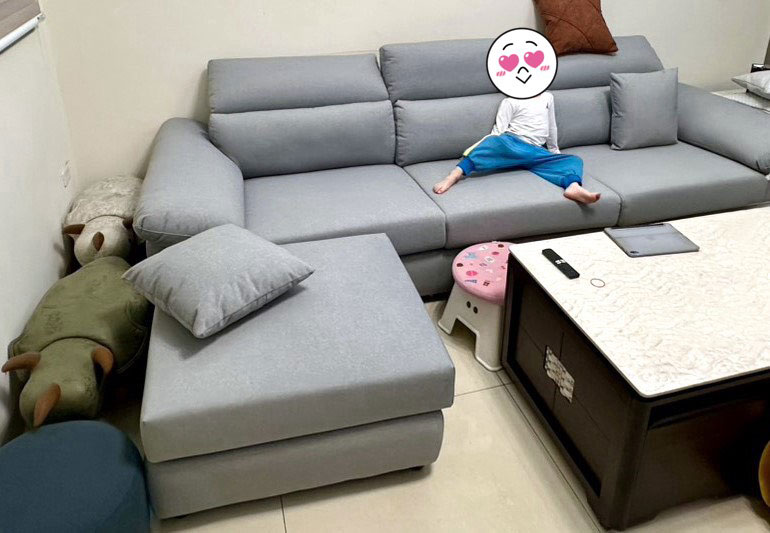 YKS 多麗絲L型布沙發(客製貓抓布)｜屏東長治洪小姐開箱實拍沙發側面｜貓抓布耐用親子毛孩家庭推薦