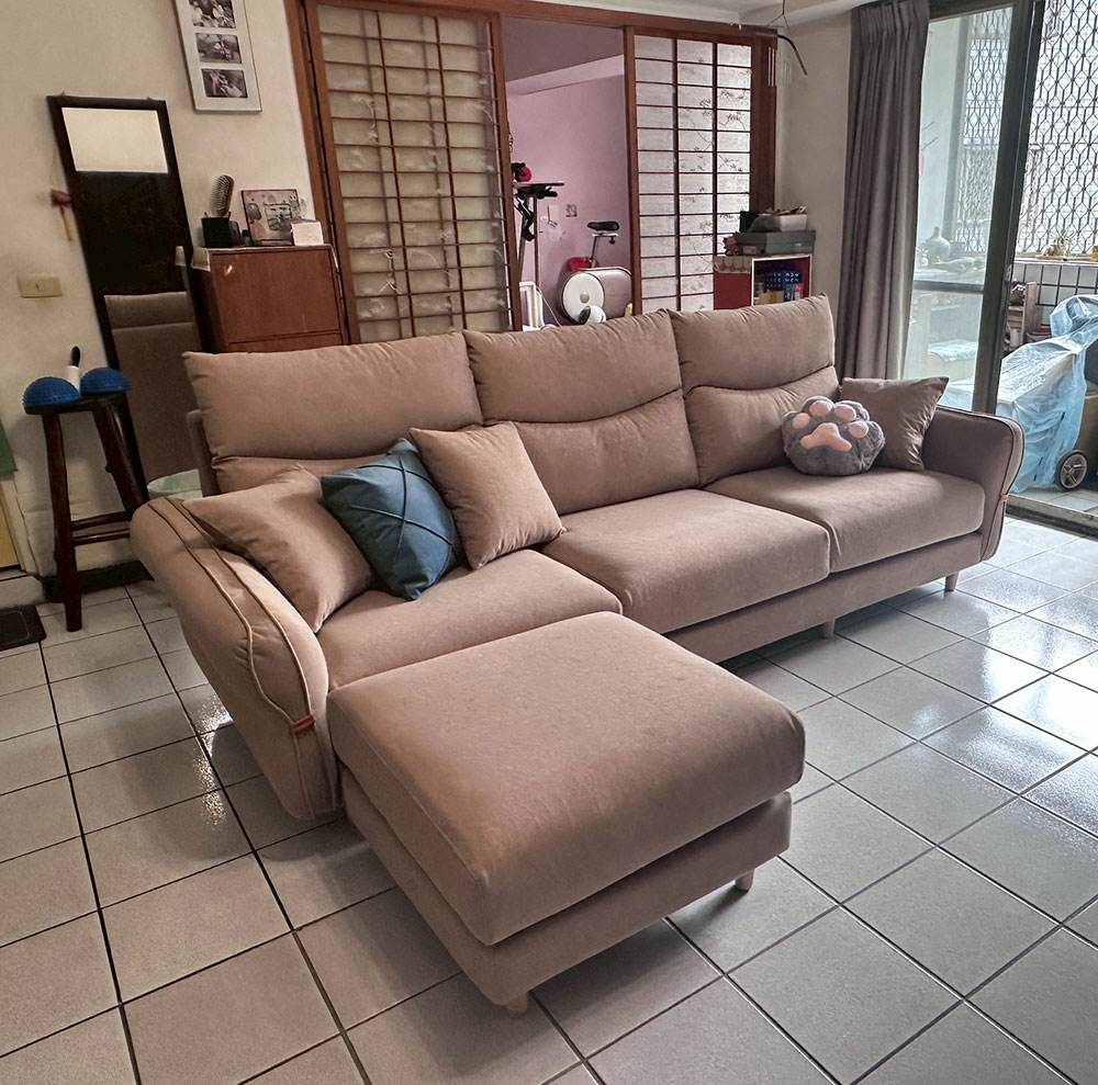 YKS 艾蜜麗 L 型貓抓布沙發｜台中大里楊小姐開箱實拍沙發側面｜擇木深耕系列