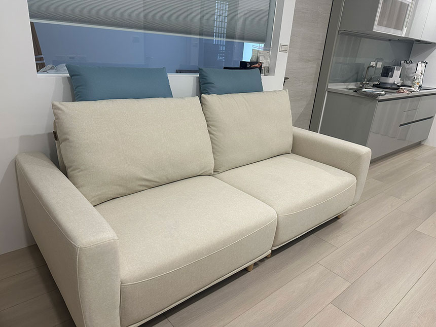 沙發開箱-喬治亞貓抓布三人沙發