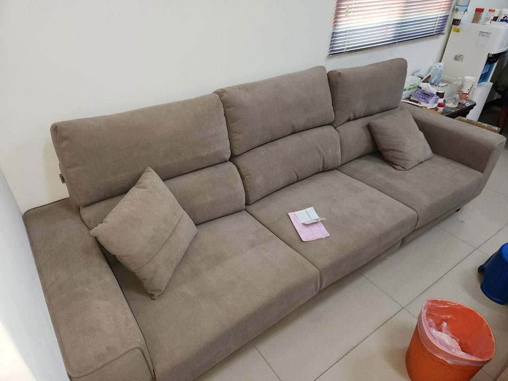 弗洛拉一字型貓抓布沙發布料與線條細節近拍｜YKS沙發