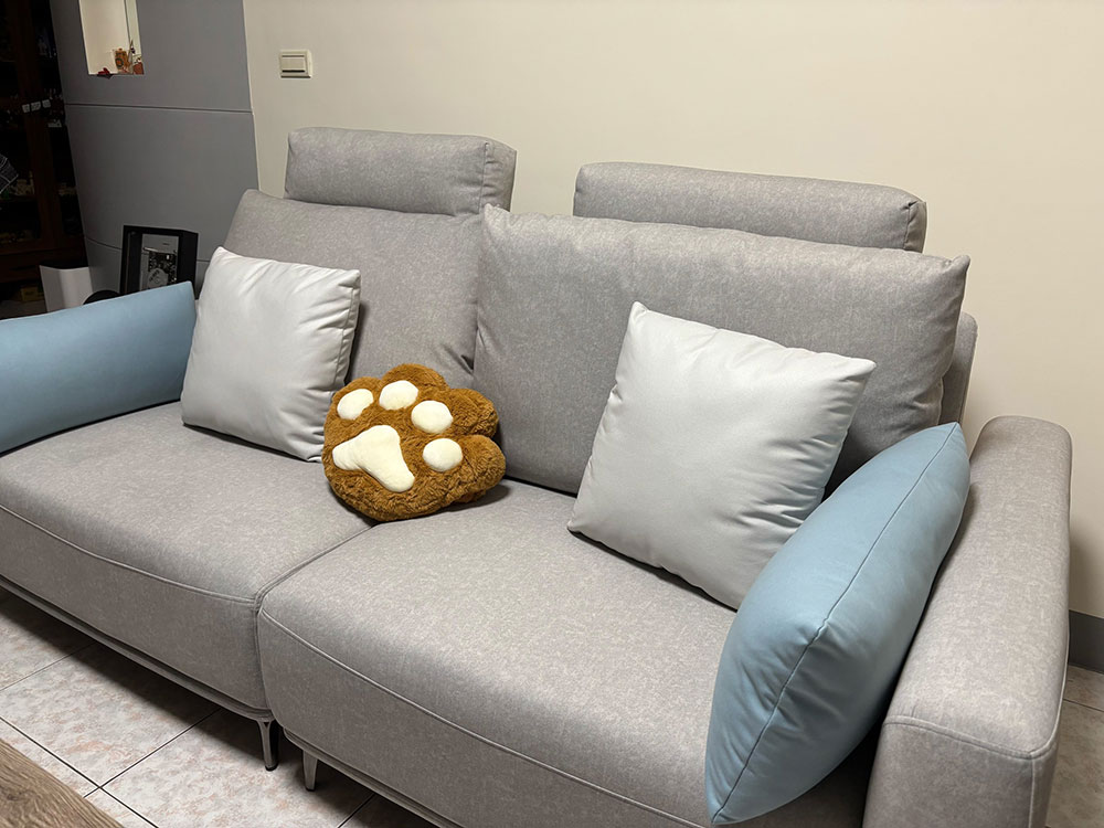 YKS 喬治亞三人座貓抓布沙發｜高雄鳳山實拍沙發側面｜擇木深耕系列熱銷款