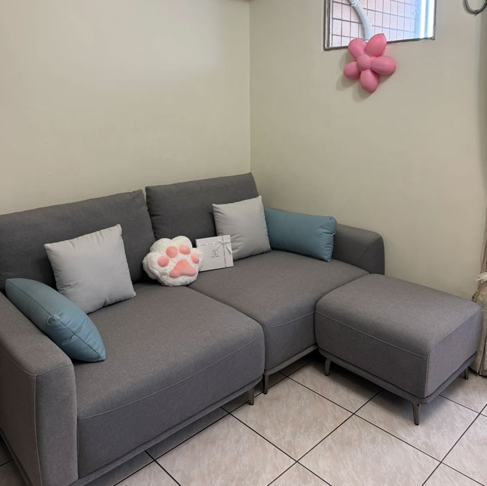 YKS 喬治亞三人座貓抓布沙發側面｜彰化客人實境拍攝｜擇木深耕系列熱銷款