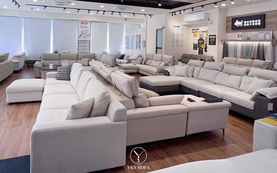 高雄沙發體驗館｜試坐區沙發與店內動線實拍