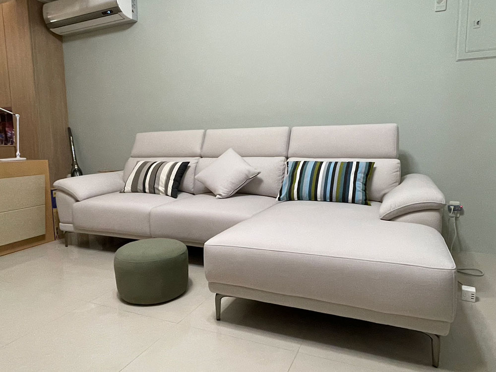 YKS 曼德爾L型貓抓布沙發｜新竹竹北客人實拍沙發側面｜擇木深耕系列熱銷款