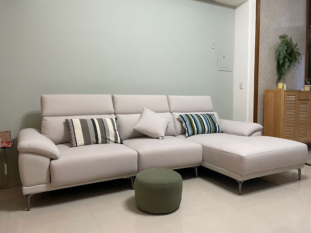 YKS 曼德爾L型貓抓布沙發｜新竹竹北客人實拍沙發側面｜擇木深耕系列熱銷款