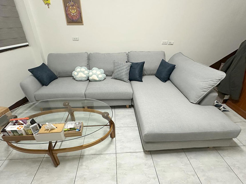 YKS 北歐微光L型貓抓布沙發｜桃園觀音客人實拍沙發正面｜擇木深耕系列熱銷款