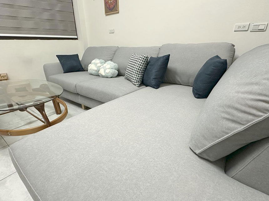 YKS 北歐微光L型貓抓布沙發｜桃園觀音客人實拍沙發局部放大｜擇木深耕系列熱銷款