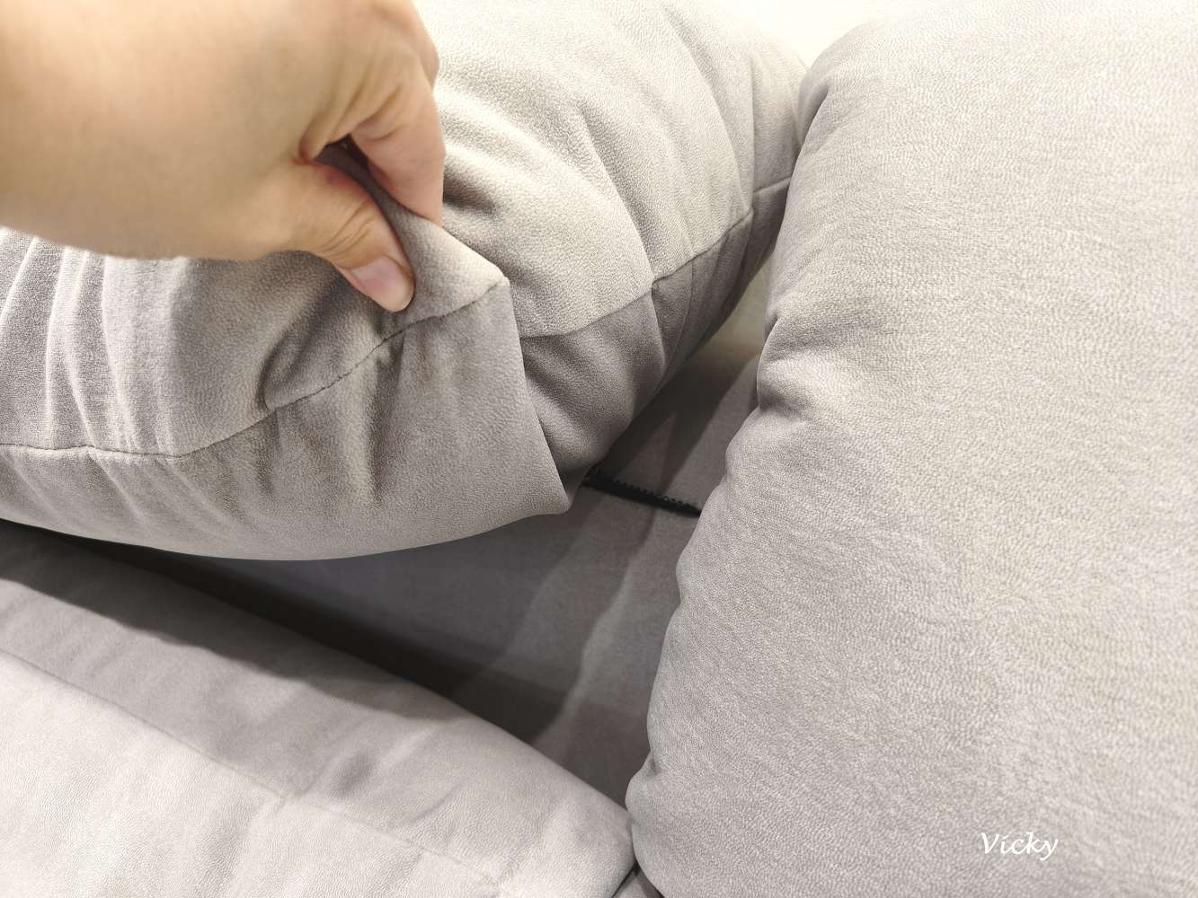 莫爾 L 型貓抓布沙發-頭枕、扶手枕等細節