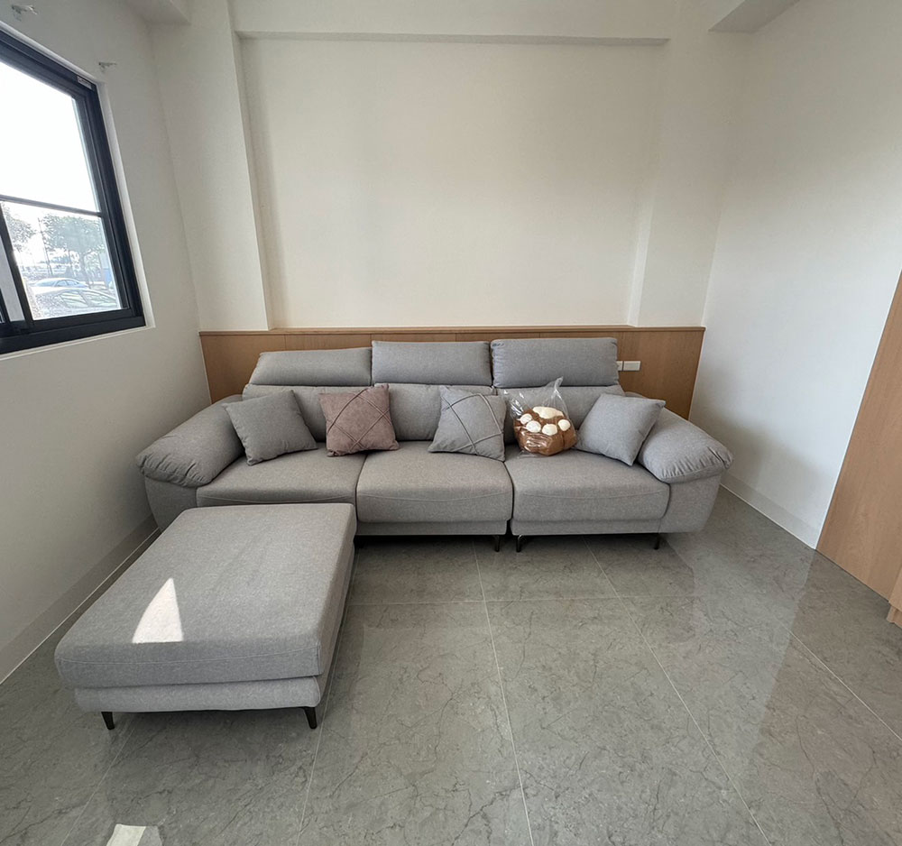 YKS 唯特麗L型貓抓布沙發｜嘉義客人開箱實拍沙發正面｜擇木深耕系列熱銷款