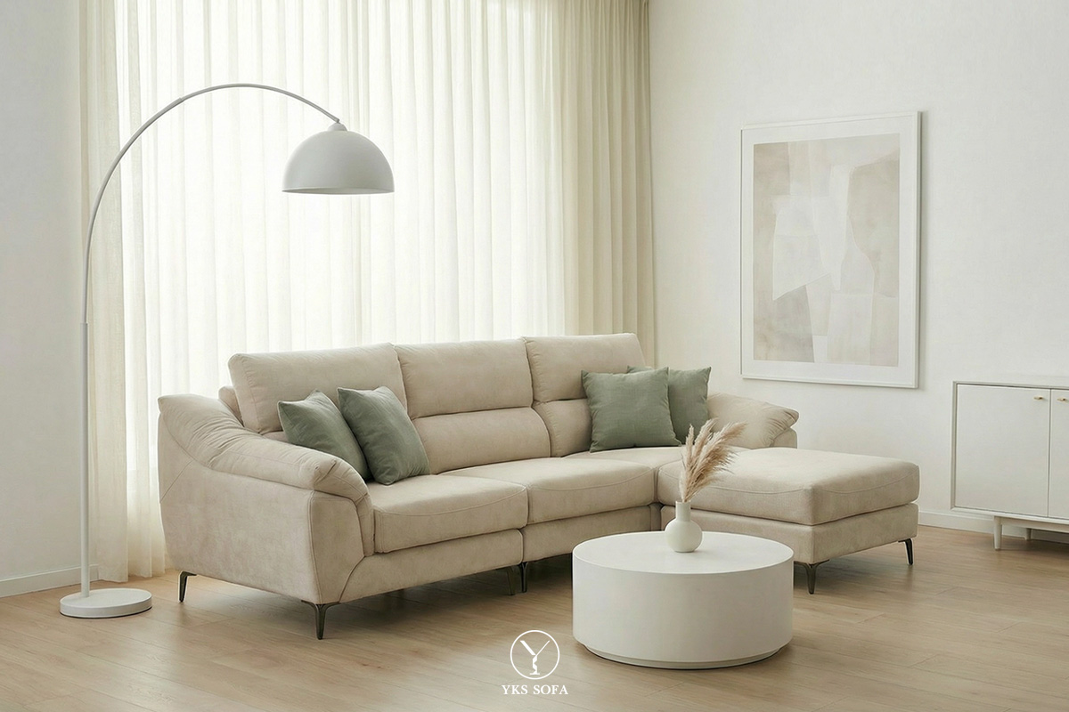高腳沙發創造通透視覺，提升整體空間輕盈感