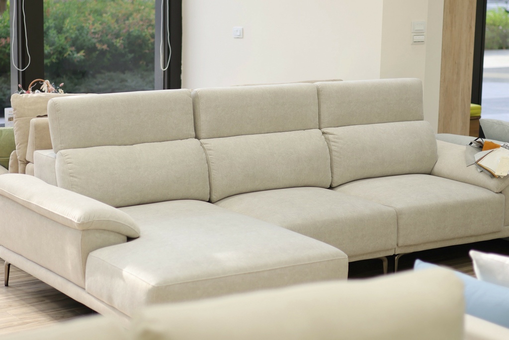 客廳布置靈感，搭配高質感布沙發