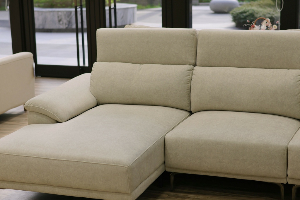 北歐風客廳設計，搭配簡約布沙發