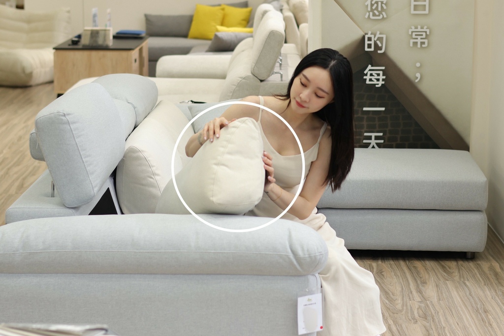 YKS擇木深耕客廳展示，北歐風布沙發